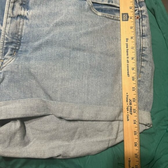 51. Plus Size OLD NAVY High-Waisted Button-Fly OG Straight Cuffed Shorts - Picture 7 of 9